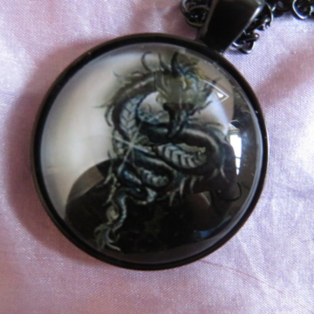 NWOT Yin Yang Cabochon DRAGON Pendant Necklace Chain Included (K223)